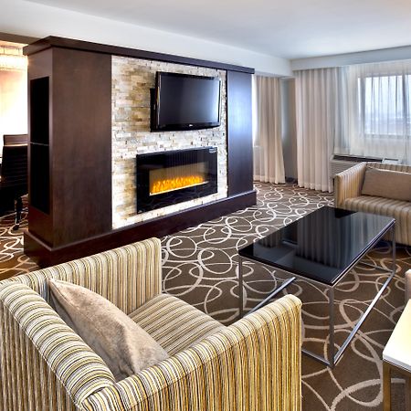 Crowne Plaza Kitchener-Waterloo, An Ihg Hotel Екстериор снимка