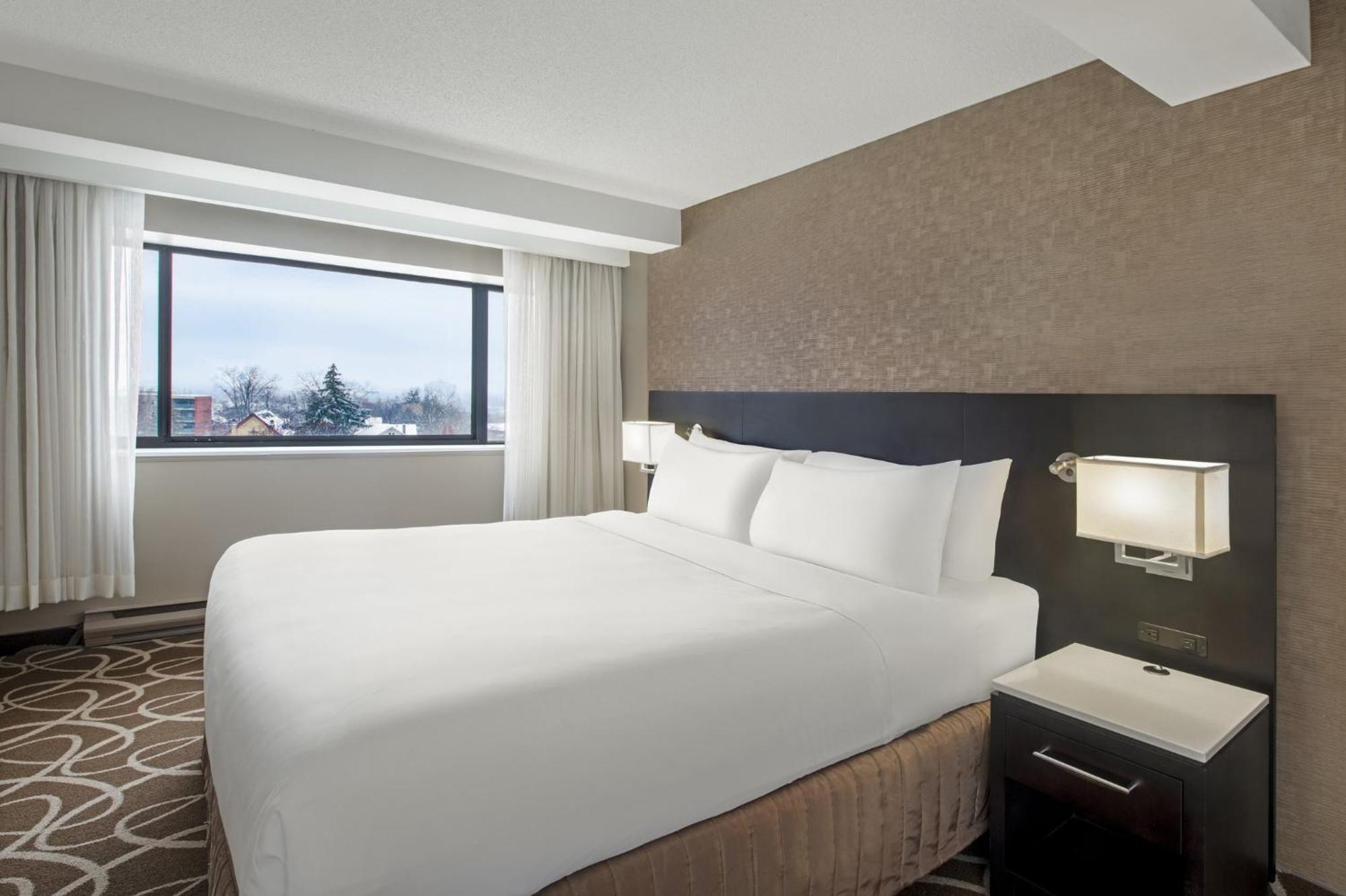 Crowne Plaza Kitchener-Waterloo By Ihg Hotel Екстериор снимка